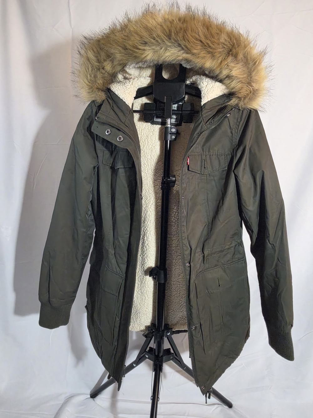 Levi’s Women’s Olive Green Sherpa-Lined Parka Jacket – Size S, Faux Fur Hood